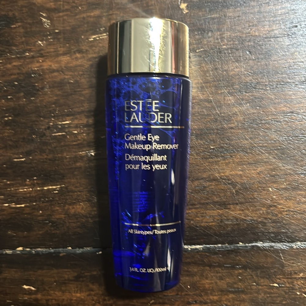 Estée Lauder 8-Piece Skincare, Lip, & Makeup Bundle - Picture 4 of 12